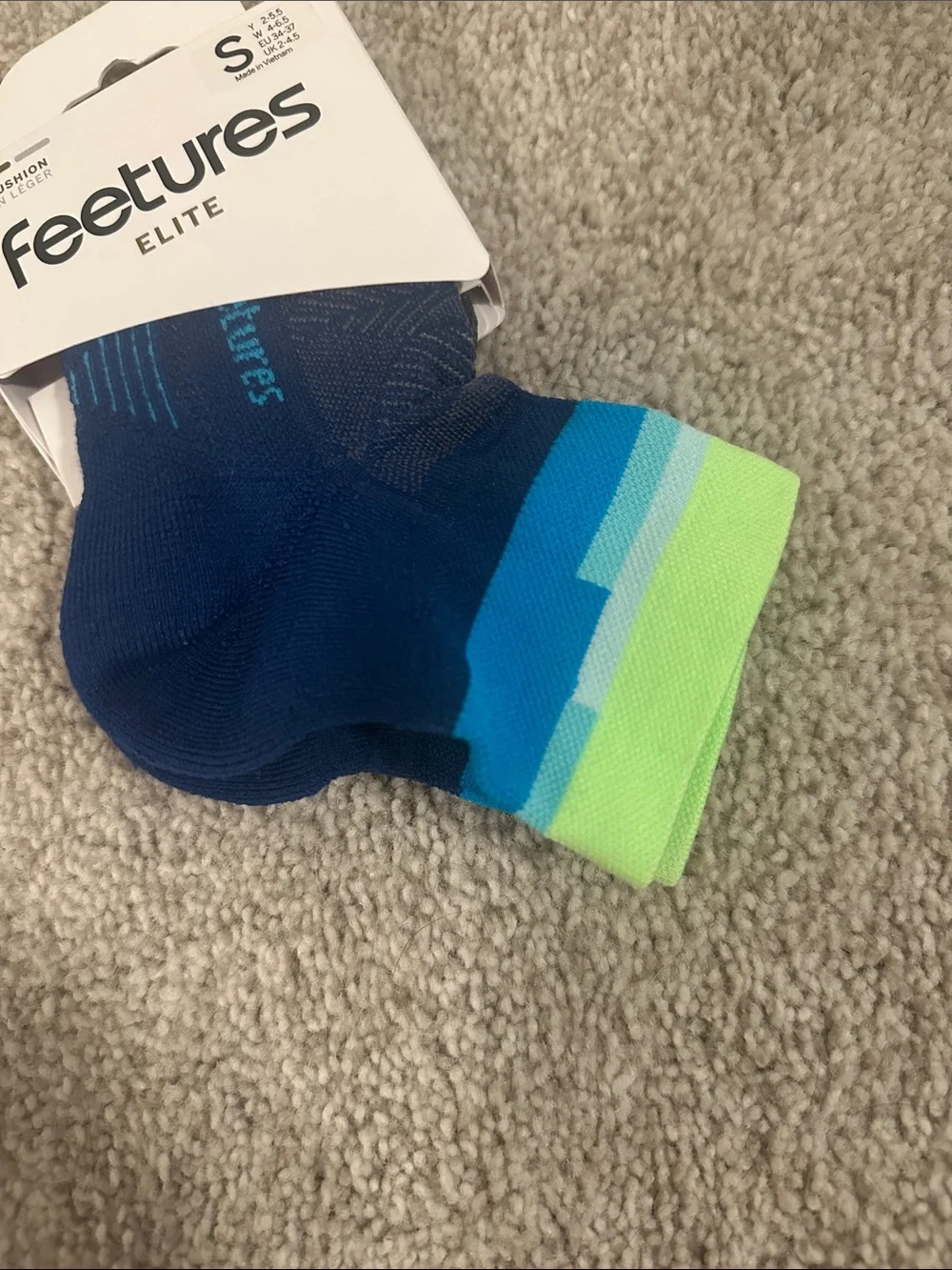 NWT feetures Elite Light Cushion Ankle Socks - Navy & Blue with Lime